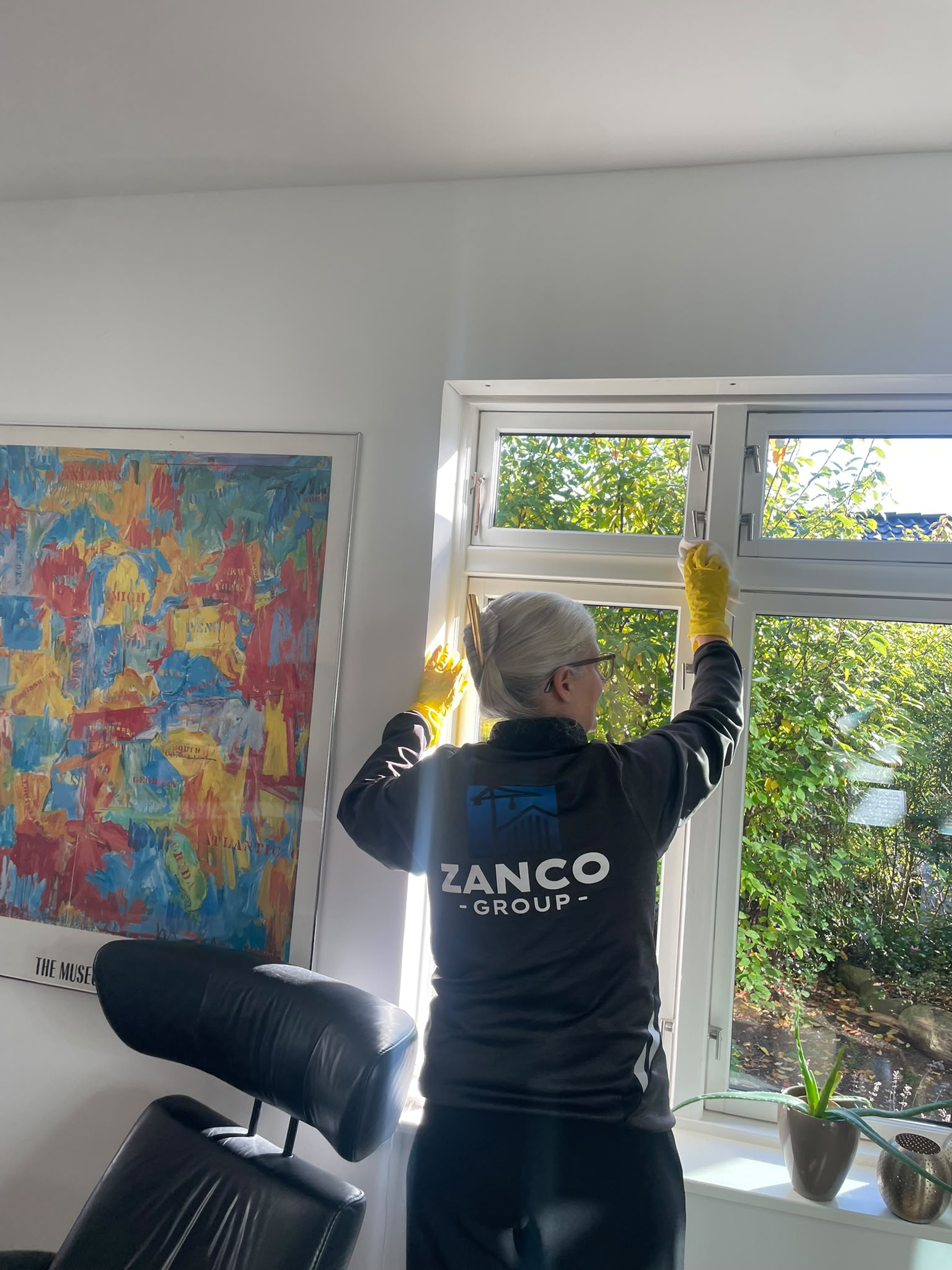 Professionel rengøring af lys lejlighed udført af Zanco Group